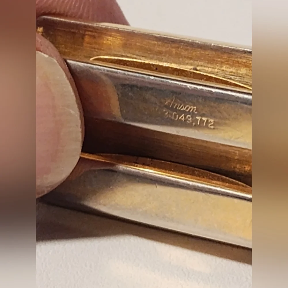 Vintage money clip with golf club 18th hole says 